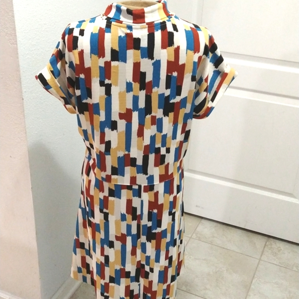 VK Sport Color-Block Dress - Picture 5 of 7